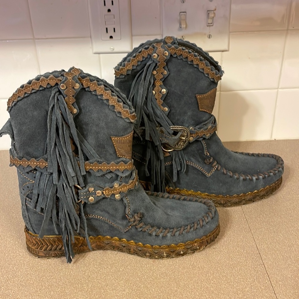 For Sale El Vaquero Arya Moccasin Boots          Size 39B = 8.5-9